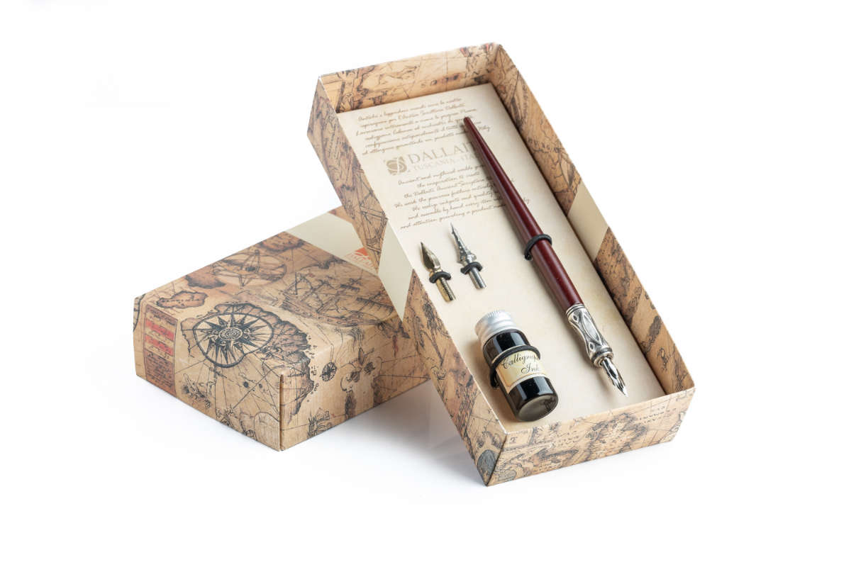 Writing set with wooden calligraphy pen, decorated ferrule, 3 nibs and black ink