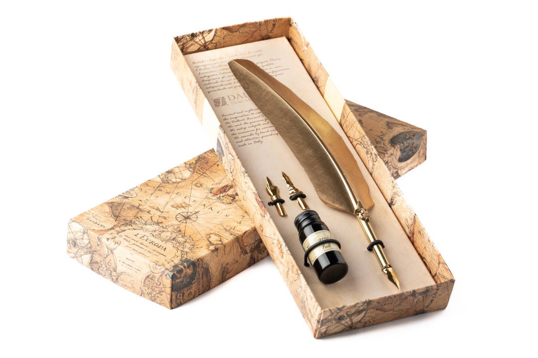 Writing set with big gold feather pen, lily decorated ferrule, 3 golden nibs and black ink